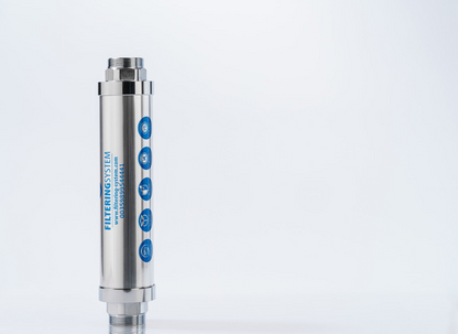 централен омекотител за вода PureFlow AquaGuard филтър след водомера изправен в близак план сниман