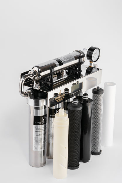 метална професионална система за филтриране на вода под мивката с филтрите